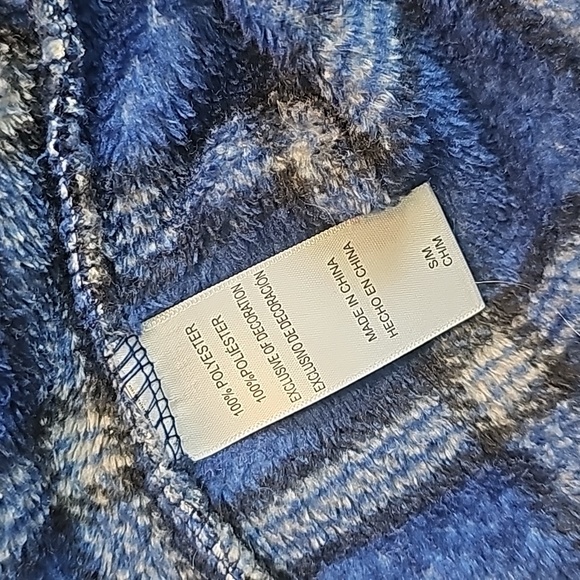 Tommy Bahama Bathrobe - Picture 5 of 7